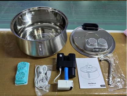Contenu du pack fontaine à eau pour chat sans fil 4L : bol inox 304, couvercle filtrant, pompe batterie, robinet capteur, 2 filtres et câble USB.

