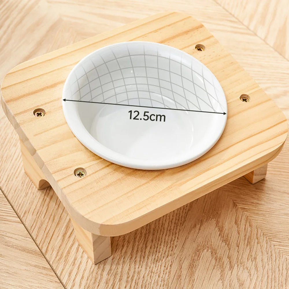Bol céramique blanc incliné 12,5 cm de diamètre sur support bois naturel avec vis de fixation, gamelle chat MiaouTable