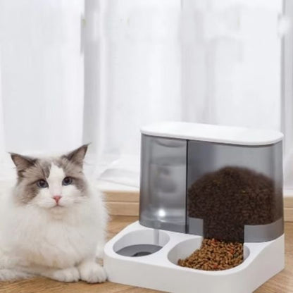 "Distributeur programmable de croquettes pour chat avec écran digital"
